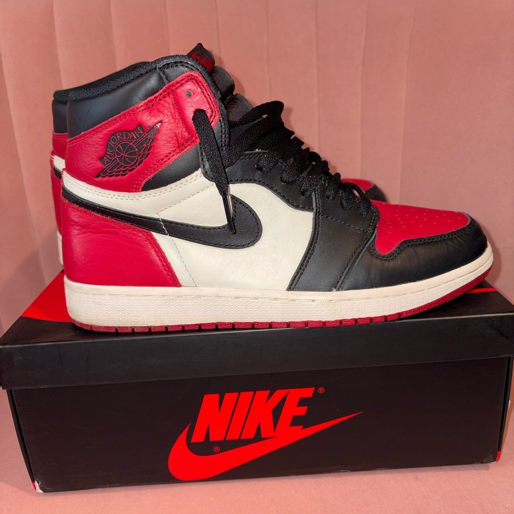 Nike Air Jordan 1 High Red Black White retro